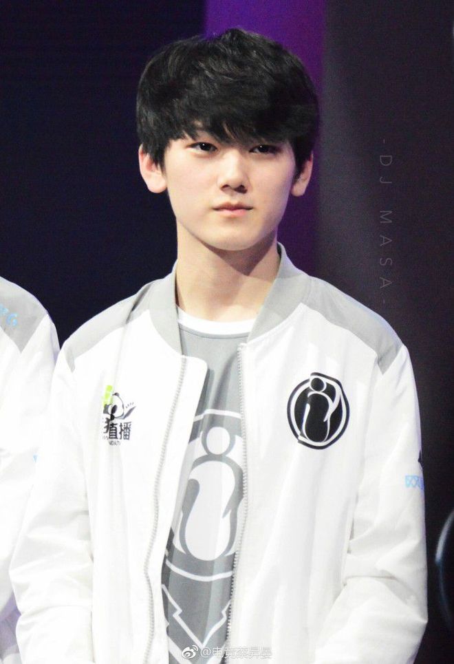 FPX赛后群访 QiuQiu：兄弟们可能在打团、对线也还需要加强一下